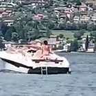 Como, sesso sulla barca in mezzo al lago: coppietta di amanti focosi nei guai. Il video diventa virale sui social