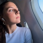 Stagista pendolare in aereo per risparmiare l'affitto: «Mi sveglio alle 3, l'ufficio è a più di 1000 km da casa»