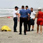 Fiumicino, giallo del tassista morto a Coccia di Morto: cadavere in mare recuperato dai surfisti