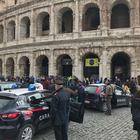 Roma, blitz al Colosseo e ai Fori Imperiali: multati 51 abusivi