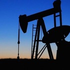 Petrolio, scatto del 10 per cento su attese di tagli della produzione