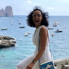 Caterina Balivo, critiche social per la foto a Capri: «Chi può permettersela?»