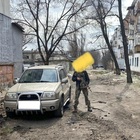 Ucraina, il mistero delle auto britanniche al fronte