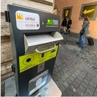 Roma, in Centro arrivano i cestini intelligenti: l'app avvisa quando sono pieni di rifiuti