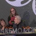 Sanremo 2019, rose rosse per Claudio Baglioni in conferenza stampa