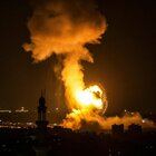 Gaza, notte di terrore tra raid e bombe Video
