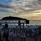 A Diamante spiaggia trasformata in «discoteca a cielo aperto». Stabilimento chiuso