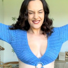 Mamma tiktoker spende 8mila euro per ridursi il seno: «Mi ha sempre resa infelice». Il video post operazione diventa virale
