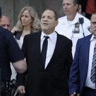 Altre 4 donne accusano in tribunale Weinstein di stupro: una all'epoca aveva 17 anni