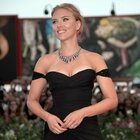 Scarlett Johansson via dai social: «Sono come un fiore delicato, troppo fragile...»