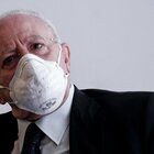 Covid, De Luca: «Consiglio prudenza e mascherine, vaccini contro la nuova variante a ottobre»
