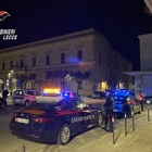 Sperona l'auto dei carabinieri e poi tenta di scappare a piedi: 24enne arrestato durante i controlli a seguito degli incendi nel Salento