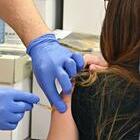Caos vaccini Covid: «Aumentano i casi ma le dosi sono poche»