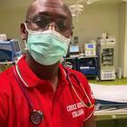 Medico aggredito da paziente a Lignano: «Non toccarmi nero»
