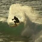 Australia, surfista muore dopo essere stato attaccato da uno squalo: aveva 30 anni