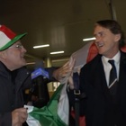 Striscia, Enrico Lucci sfida Roberto Mancini: «Che sono ste facce da funerale? Abbiamo vinto!»