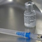 Vaccino, in Italia mancano medici e siringhe