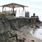 Erosione: a rischio crollo il chiosco "40° all'ombra" sulla spiaggia di Focene