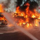Incendio sulla Torino-Savona: le immagini della bisarca in fiamme