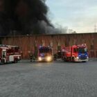 Incendio a Cavenago lungo la A4: in fiamme un capannone dell'azienda agricola Planet Farms. ll sindaco: «Tenete chiuse le finestre»
