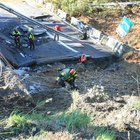 Savona, viadotto crollato: vigili del fuoco all'opera per la messa in sicurezza