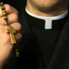 Abusi sessuali dei preti, le vittime chiedono una commissione di inchiesta