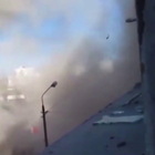 Cameraman filma convoglio russo: carro armato gli spara contro
