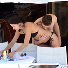 Adriana Lima e il fidanzato Metin Hara in vacanza in barca in Turchia (Olycom)
