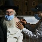 Omicron, da Israele la speranza: «Terza dose funziona, la pandemia finirà nel 2022»