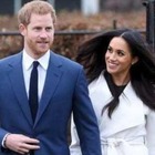 Il royal baby è femmina? Auto con coperte rosa vicino al castello di Windsor