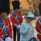 La Regina d'Inghilterra arriva a Frascati con le guardie: «Ma sarà Elisabetta oppure no?»