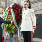 Milano, Sergio Mattarella al Monumentale rende omaggio a Manzoni nei 150 anni della morte: «E' un padre della patria»