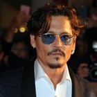 Johnny Depp difeso dalle sue ex: per Winona Ryder e Vanessa Paradis è un «non violento»