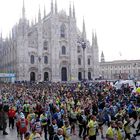 Stramilano, tutti di corsa: la carica dei 60mila runner invade Milano