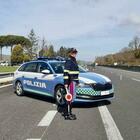 Neopatentato contromano in autostrada, paura a Cuneo: «Dovevo pagare il pedaggio al Telepass»