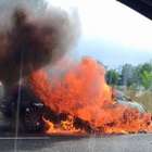 Auto in fiamme lungo l'Autostrada A8 Milano-Varese...