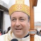 Vaticano, per monsignor Zanchetta mandato di arresto internazionale: abusi sessuali