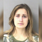 Professoressa invia foto hot all'alunno di 15 anni e viene arrestata: «Erano per mio marito»