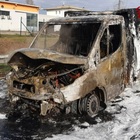 Vicenza, esplode il furgone dei surgelati: fiamme e paura in autostrada, autista salvo in extremis FOTO