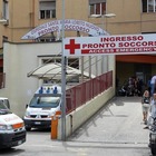 Napoli, medici nel mirino: oggetti contro un'ambulanza, infermiera aggredita