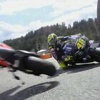 MotoGp, spaventoso incidente tra Morbidelli e Zarco: la moto dell'italiano vola e sfiora Valentino Rossi