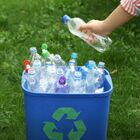 Come guadagnare con il riciclo delle bottiglie di plastica? Ecco i 10 modi più redditizi