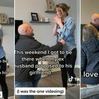 Filma l'ex marito mentre fa la proposta di matrimonio alla nuova fidanzata: il video commovente fa il giro del web