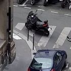 Terrorista a Parigi accoltella i passanti: morta una donna, 4 feriti. Era ceceno, «Gridava Allah Akbar» Video