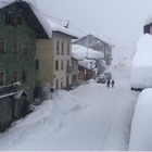 Nevicate eccezionali in Cadore e Comelico, chiusi passi e strade, isolata Sappada. L'appello: «Non spostatevi»