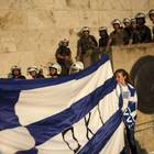 â¢ Grecia, cittadini in strada contro il referendum -Guarda