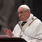 Papa Francesco rivela ai detenuti: "Mi devo operare di cataratta"