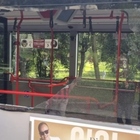 Roma, bus Atac distrutto dai tifosi del Bayer. L'assessore: «Individuare i responsabili: devono pagare i danni»