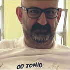 Roma, il prof Antonio Negro muore durante la lezione in classe: «Non mi sento bene» e crolla a terra davanti agli studenti