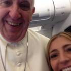 E il Papa fa un selfie con l'inviata del Messaggero